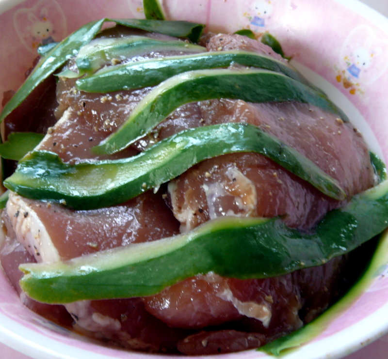 Picture of raw meat with papaya skin slices for meat tenderizer