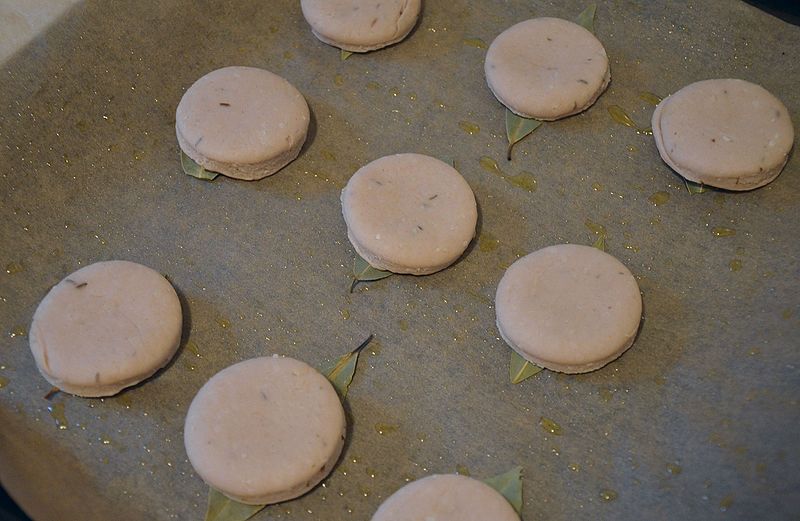 Flat round must cakes