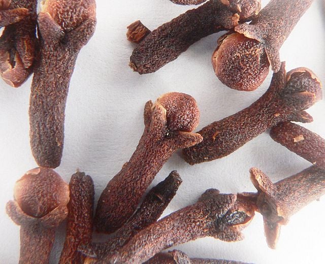 Dried clove buds