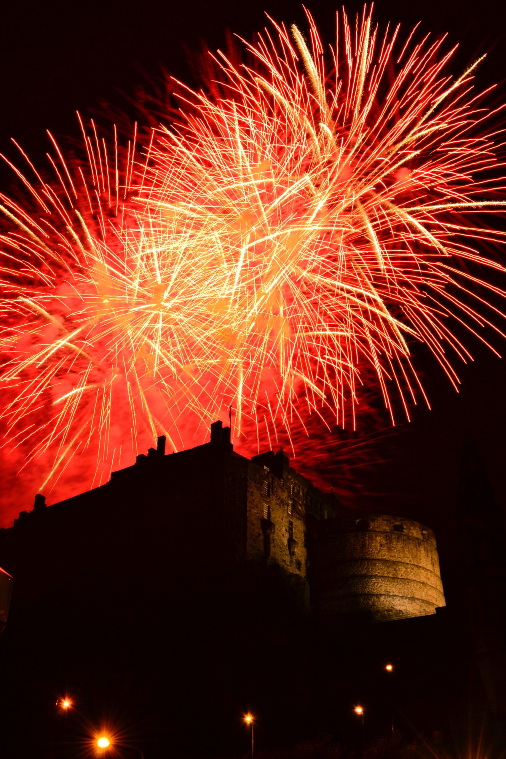 Hogmanay fireworks over Edinburgh Castle_Chris Flexen_Unsplash