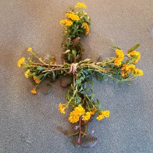 Cross woven from Tagetes lucida stems and flowers