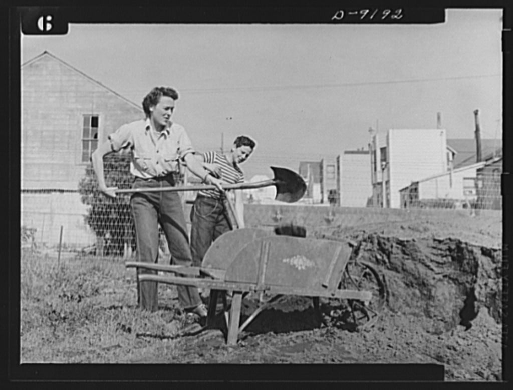 victory-gardens-for-family-and-country-these-victory-gardeners-are-transferring-1024